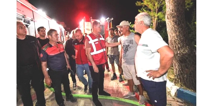 Ekipler Doğanbey’de yerleşim yerlerindeki yangını kontrol altına aldı